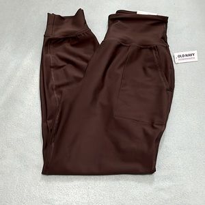 NWT Old Navy Brand Womens High Rise Jogger in Size Medium